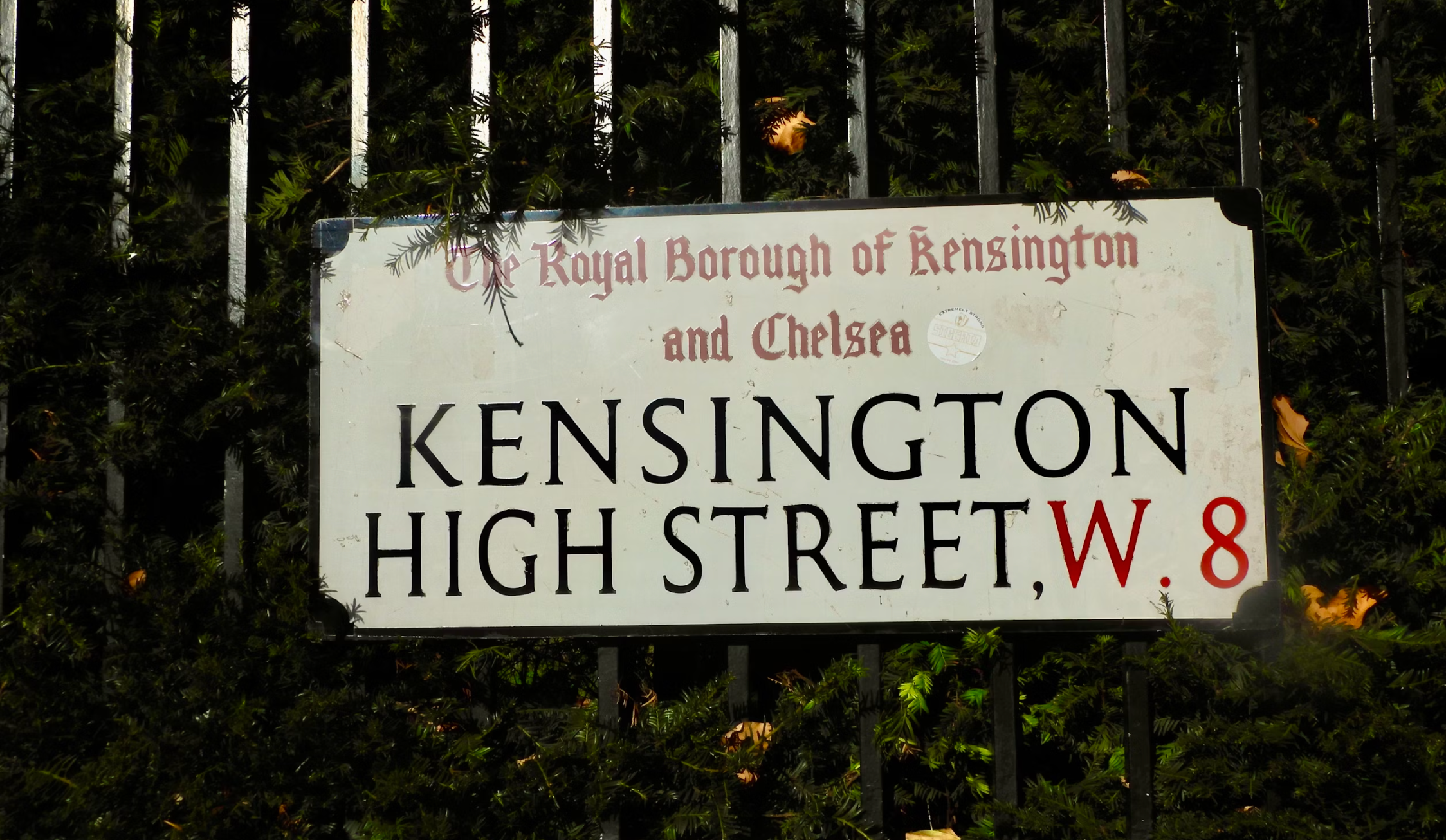 🌿 How to Plan the Ultimate Staycation in Kensington