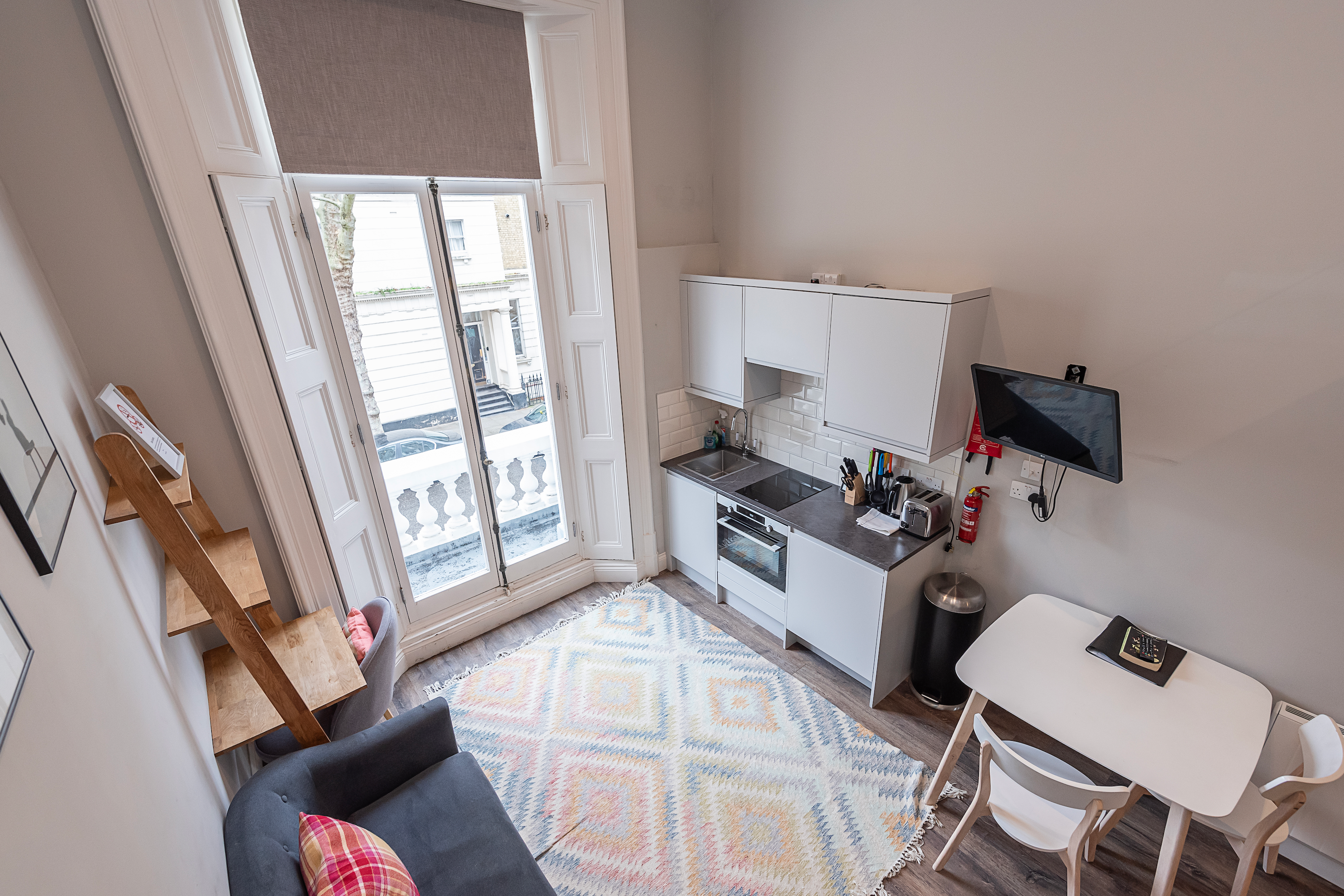 24 Tips for Working Remotely from Your Pocket Apartment 💻✨