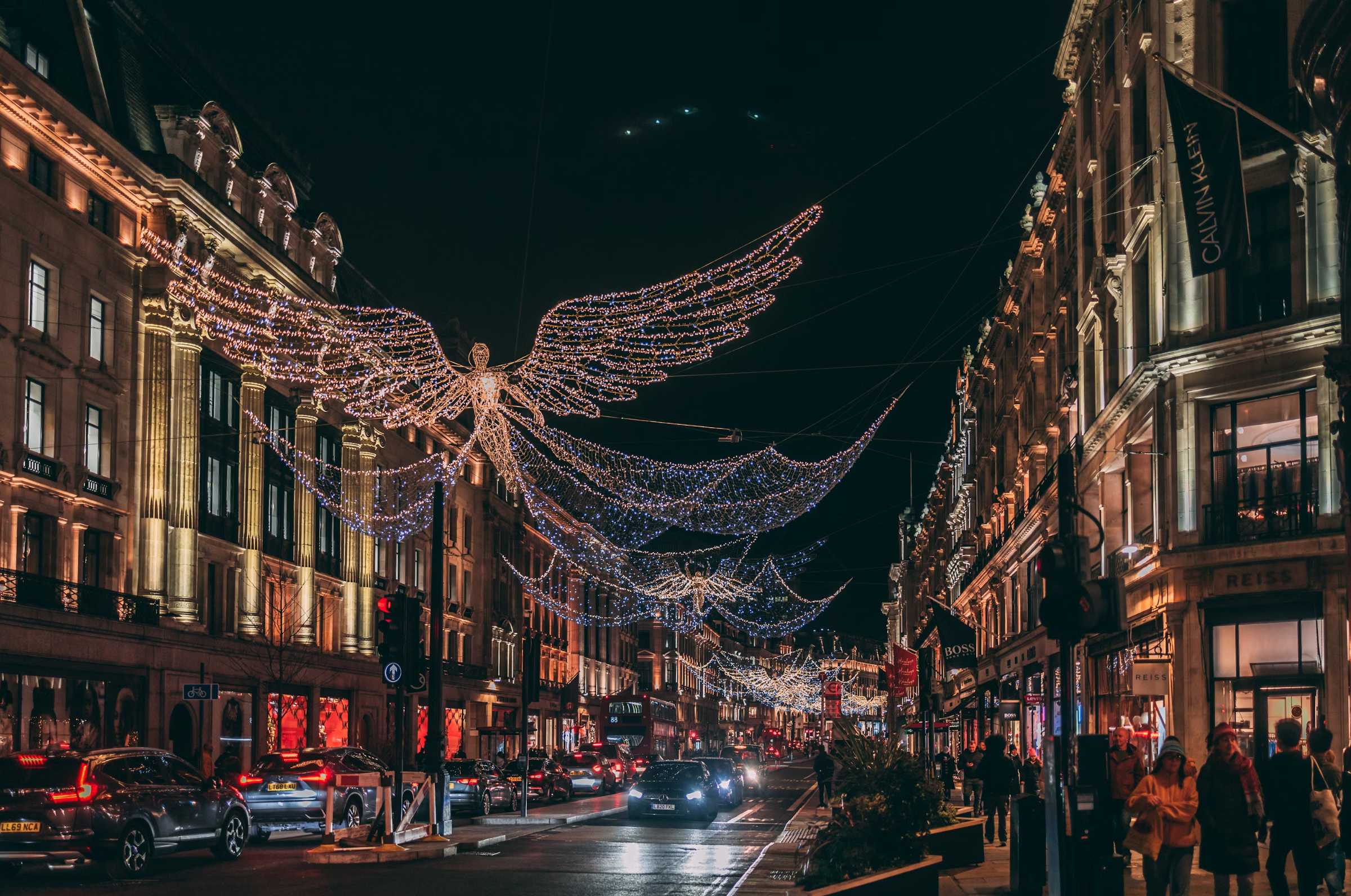 London’s Most Magical Christmas Lights: A Festive Guide from Pocket Apartments 🎄